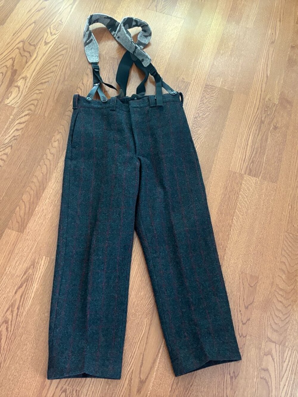 Vintage Mens Woolrich Gray Plaid Wool Pants with Suspenders Size 35 x 30
